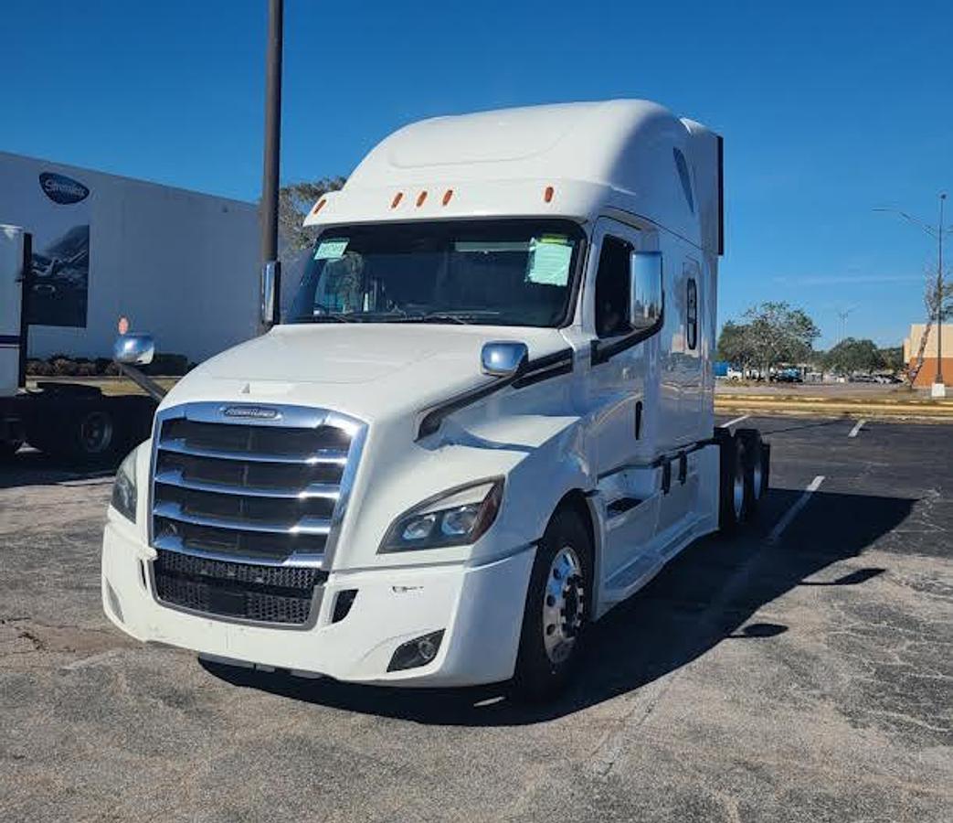 Used 2019 Freightliner Cascadia 126