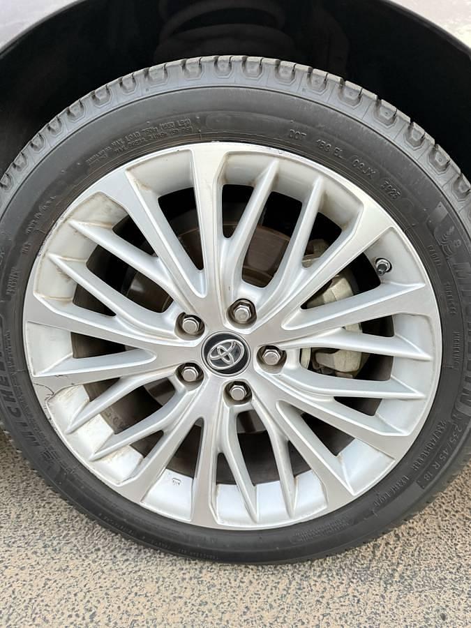 Used 2019 Toyota Camry Hybrid XLE