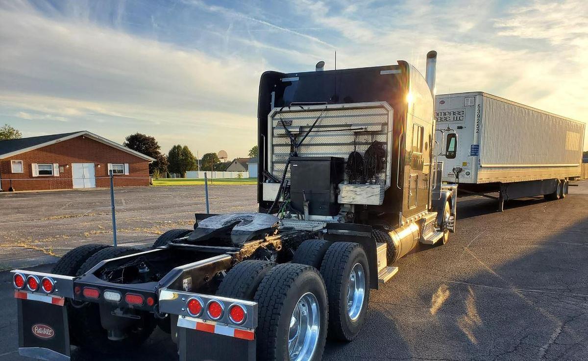 Used 2020 Peterbilt 389 Sleeper Semi Truck