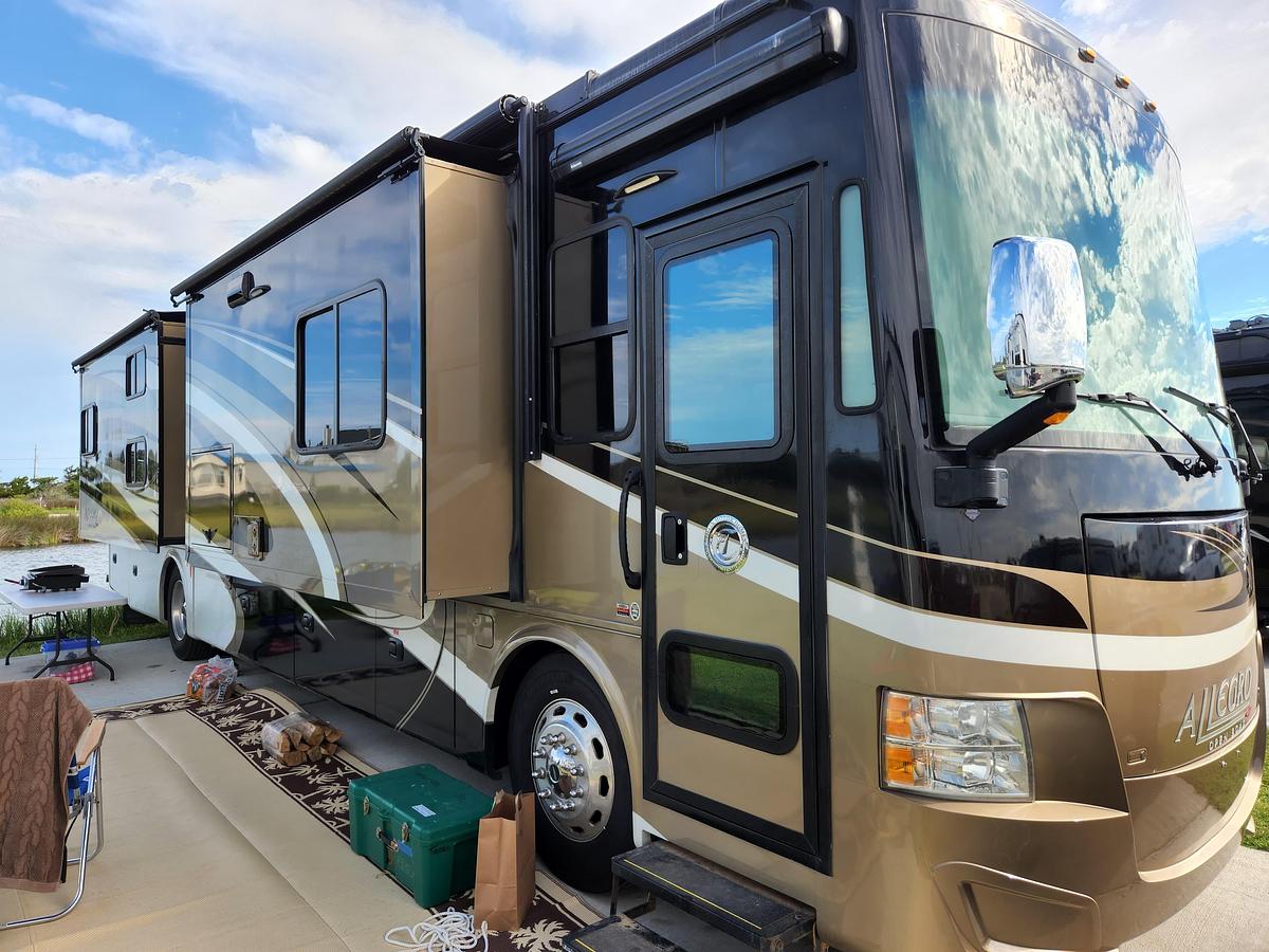Used 2017 Tiffin Motorhomes Allegro Red 38QBA Class A Motorhome
