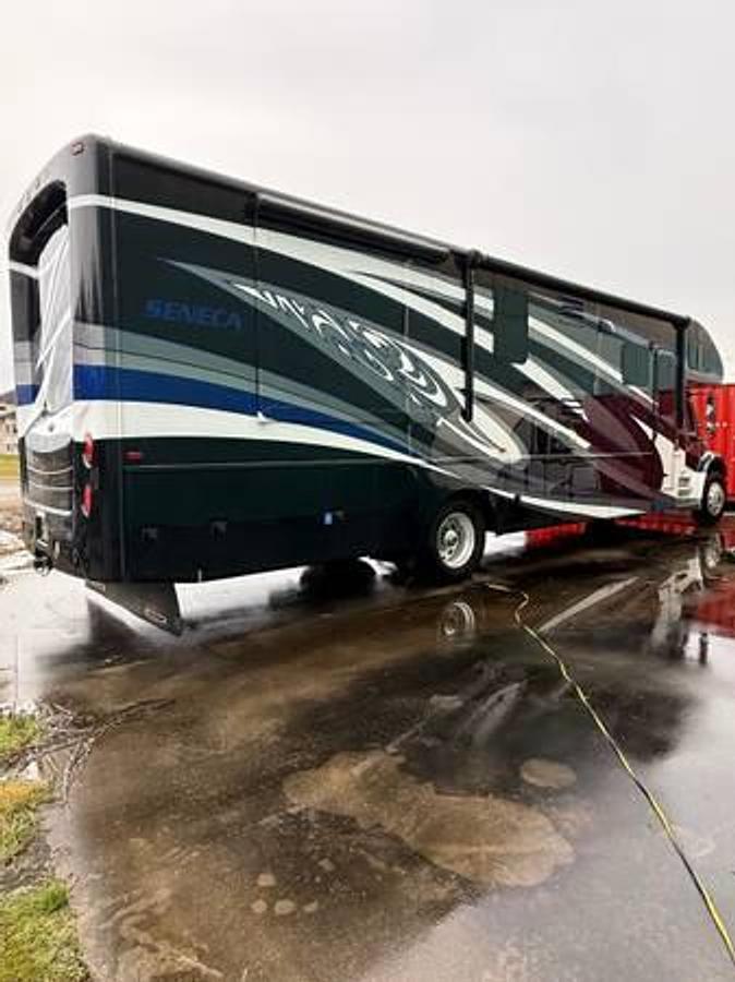 Used 2018 Jayco Seneca 37K