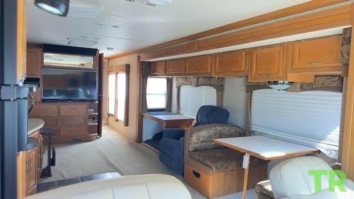 Used 2008 Fleetwood Discovery 40X with 3 slides