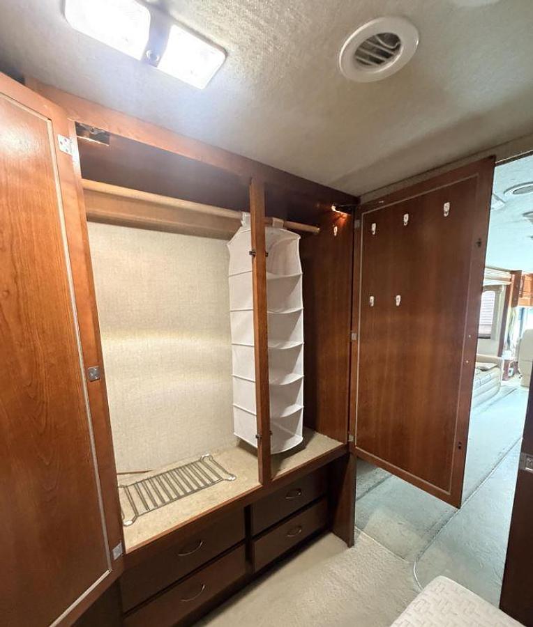 Used 2007 Fleetwood Bounder 35E