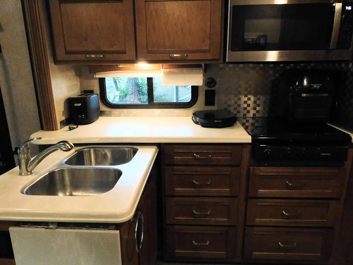 Used 2018 Winnebago Forza 34T