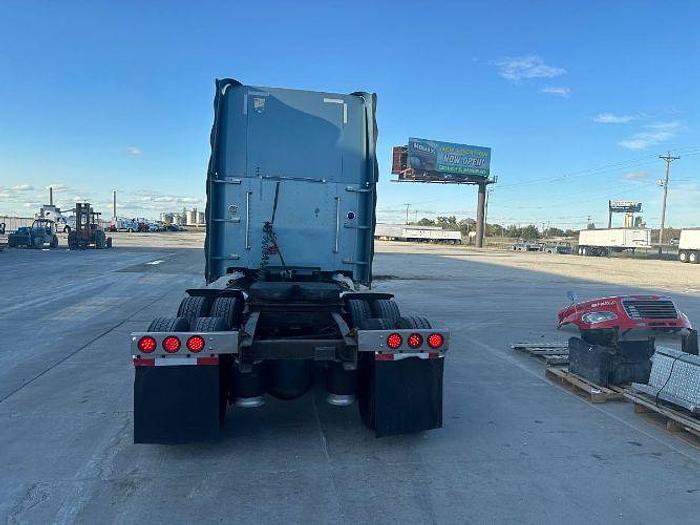 Used 2006 Freightliner Classic 132