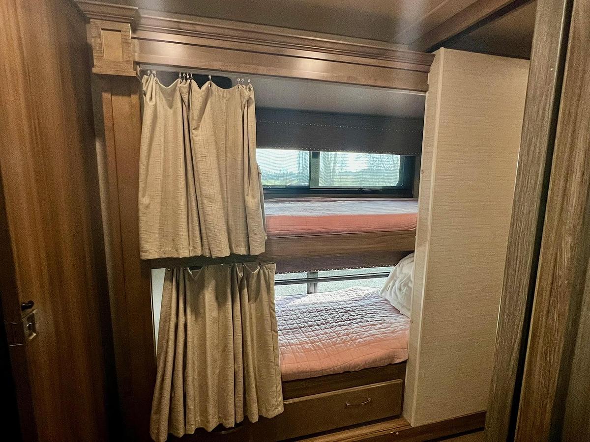 Used 2018 Jayco Seneca 37FS