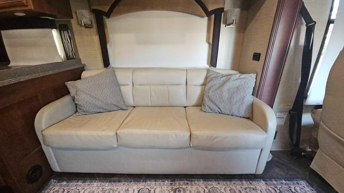 Used 2014 Newmar Ventana LE3436