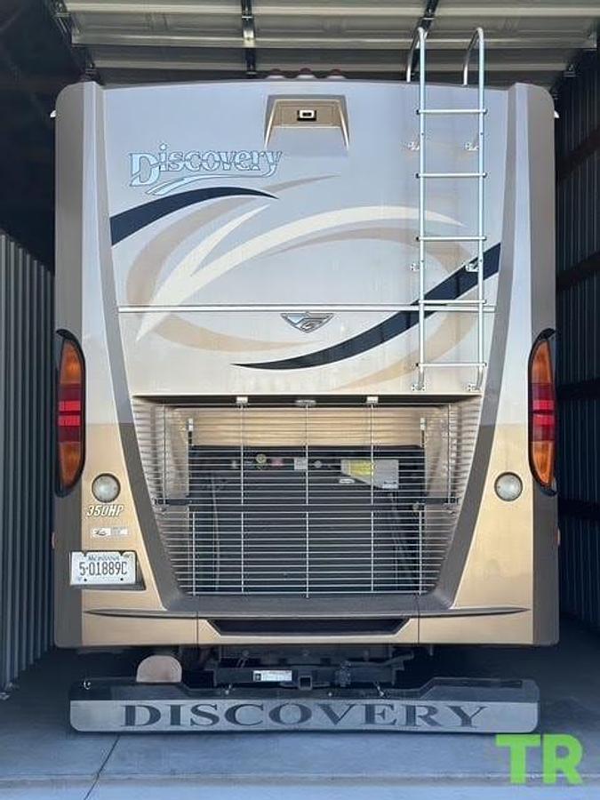 Used 2008 Fleetwood Discovery 40X with 3 slides
