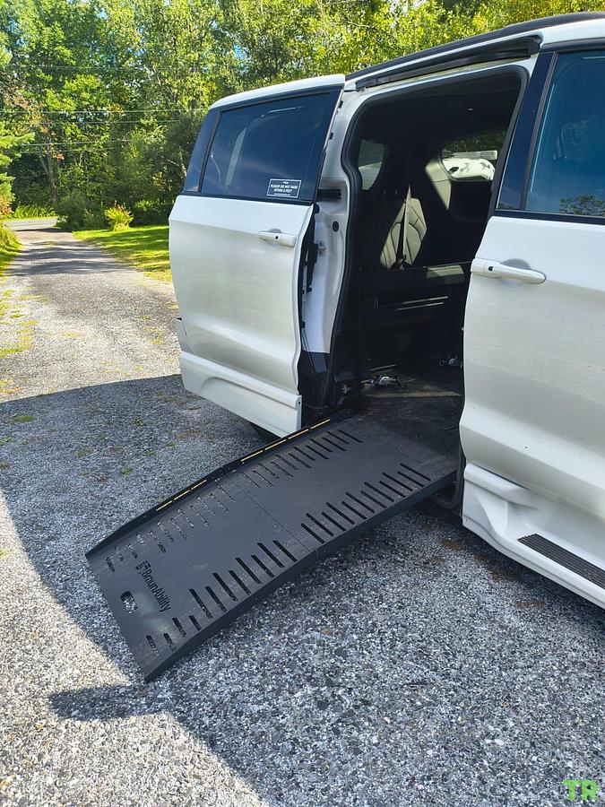Used 2026 Chrysler Pacifica With Automatic Braunability Handicap Ramp