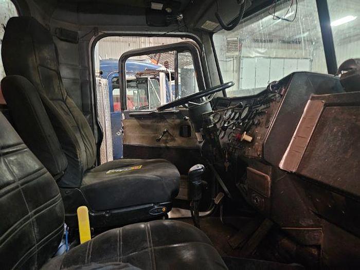 Used 1993 Peterbilt 379 Manure Spreader