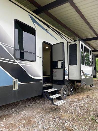 Used 2021 Keystone Carbon 348