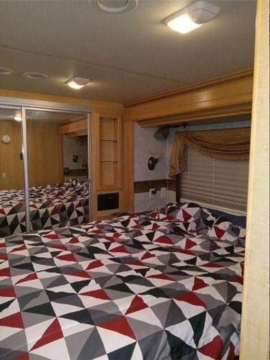 Used 2004 Fleetwood Discovery 39L