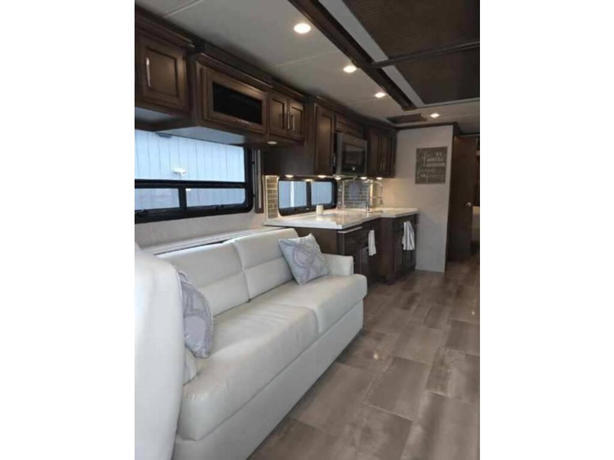 Used 2022 Newmar Ventana 4369