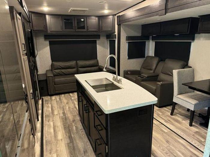 Used 2022 Highland Ridge Mesa Ridge XLT 354MBH