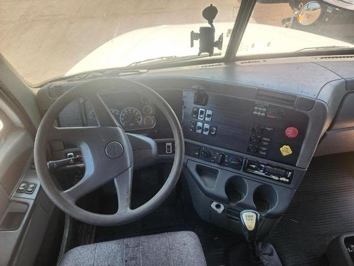 Used 2004 Freightliner COLUMBIA 120