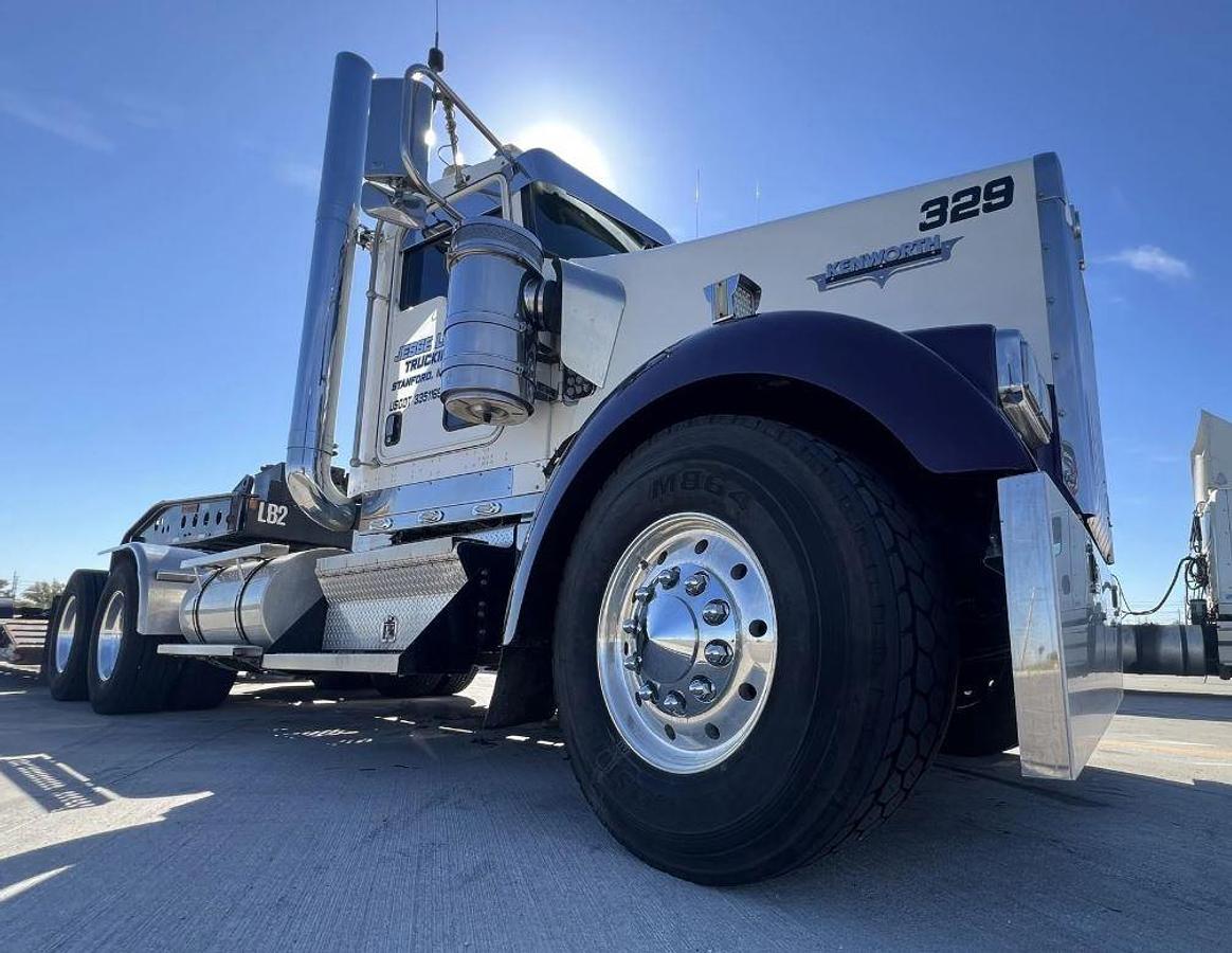 Used 2010 Kenworth W900L Sleeper Semi Truck