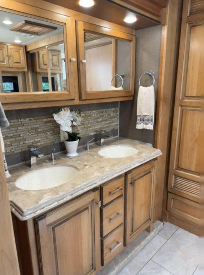 Used Premium 2018 Tiffin Phaeton 40IH XSH
