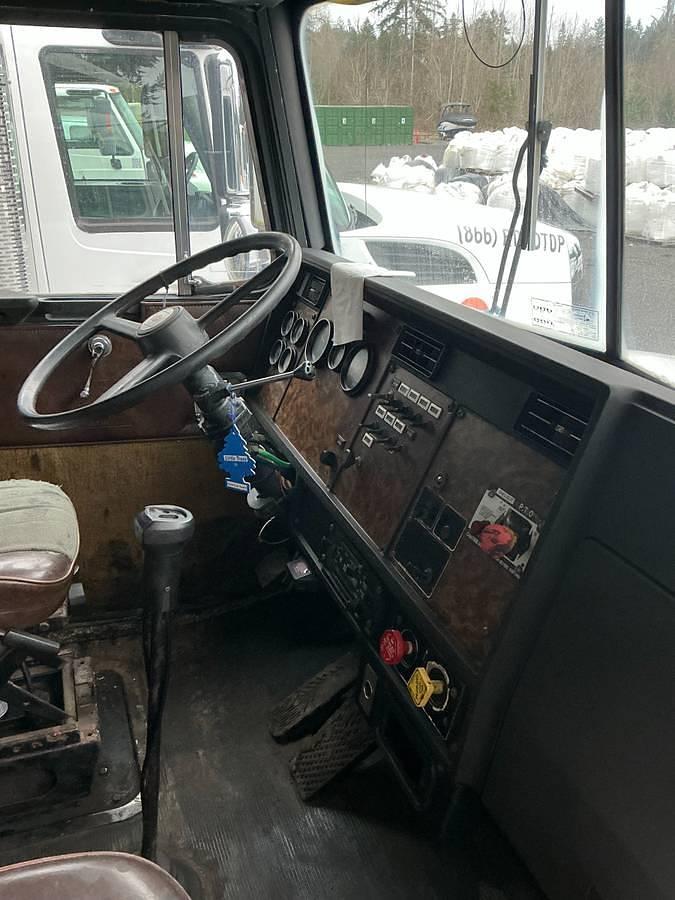 Used 1989 Kenworth Sealcoat Tanker