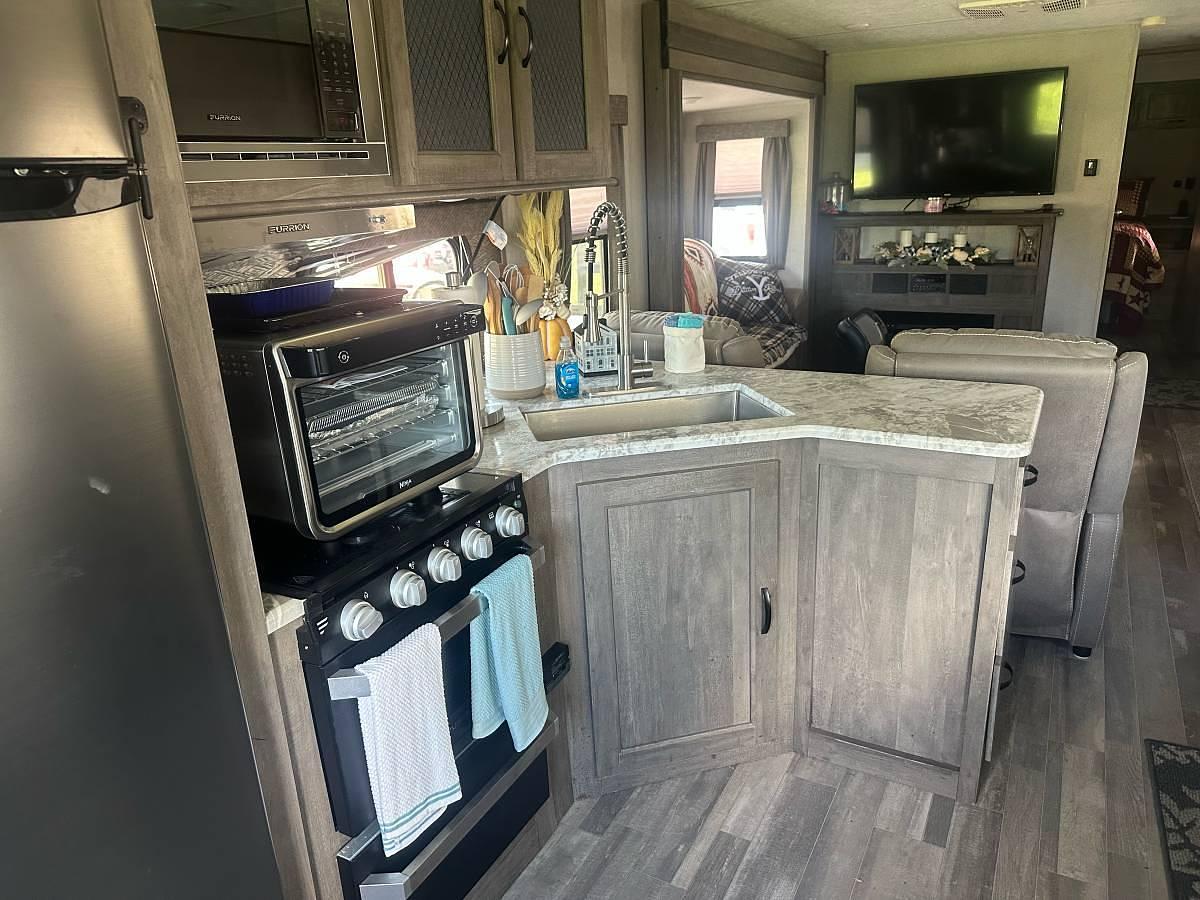 Used 2020 Forest River Vibe 33RK Travel Trailer