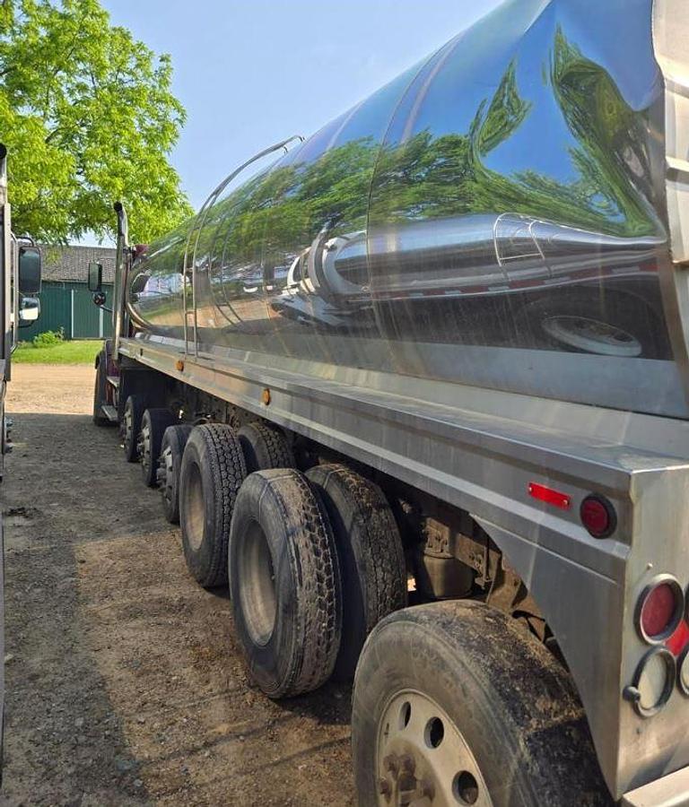Used 2018 FREIGHTLINER 122SD Milk Tank Truck