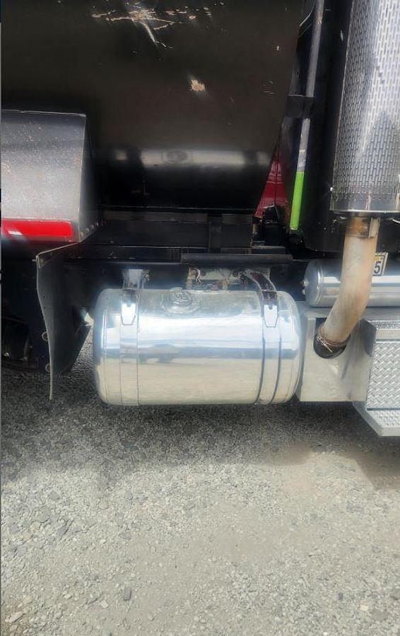 Used 2010 PETERBILT 388 Dump Truck