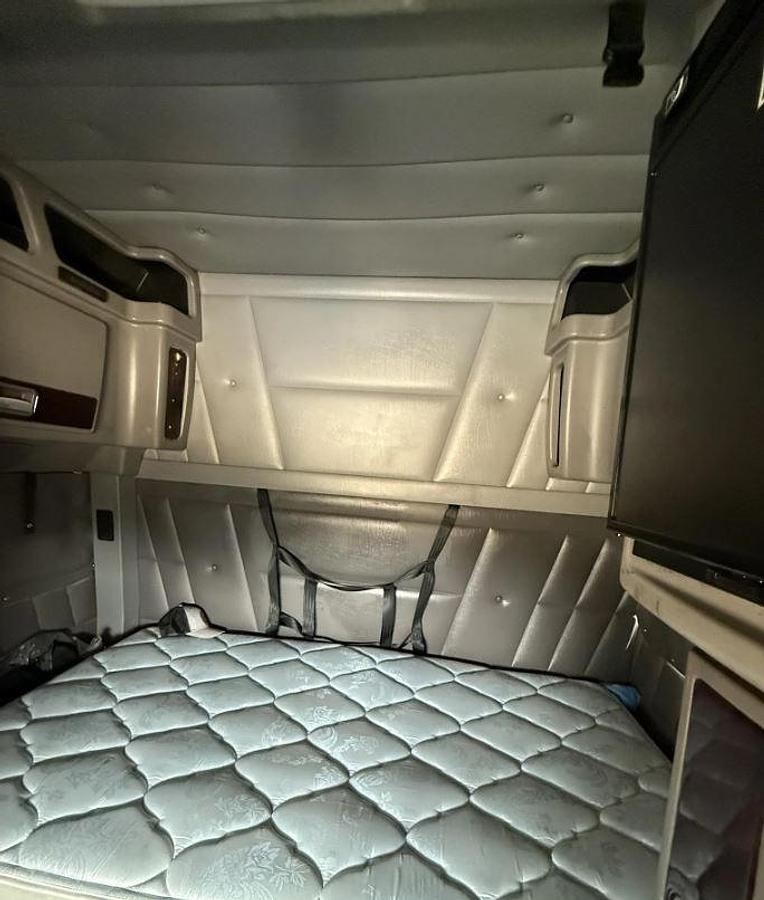 Used 2023 PETERBILT 389 Sleeper Semi Truck