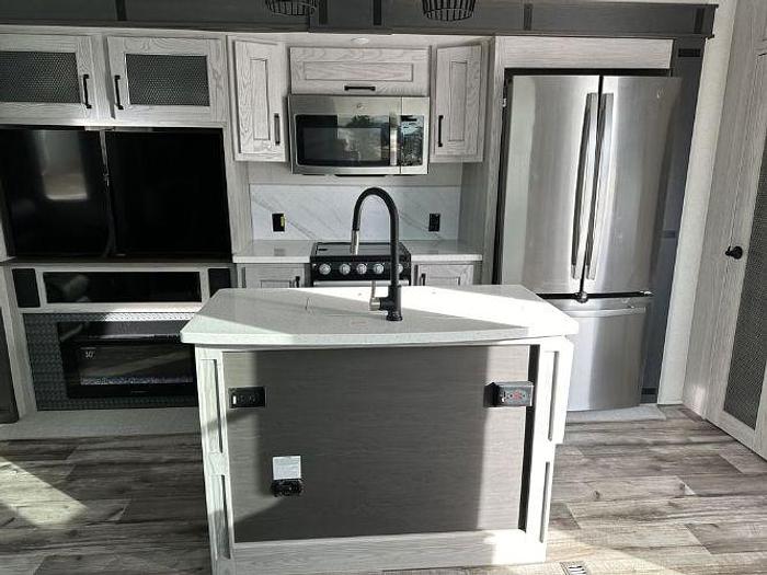 Used 2023 Keystone Montana High Country 295RL