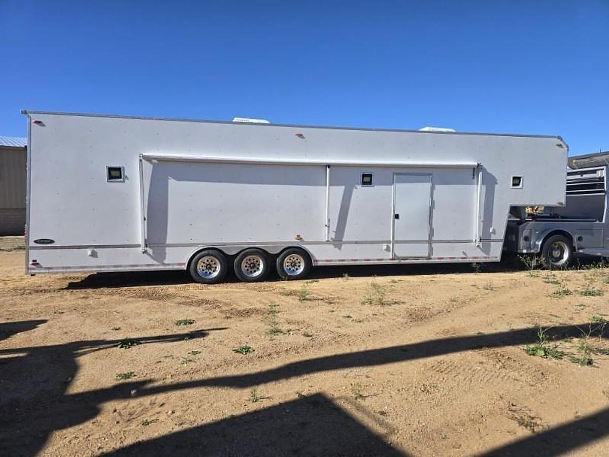 Used 2014 Freightliner Sport Chassis w/ 40' TPD Gooseneck Stacker