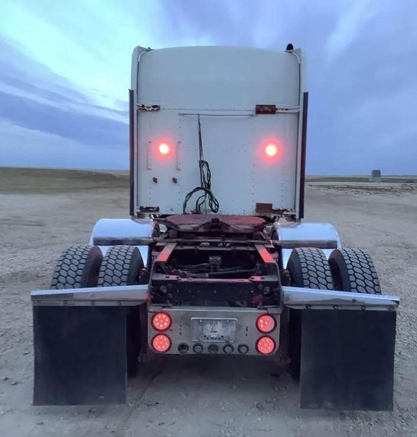 Used 2005 Kenworth W900L Sleeper Semi Truck