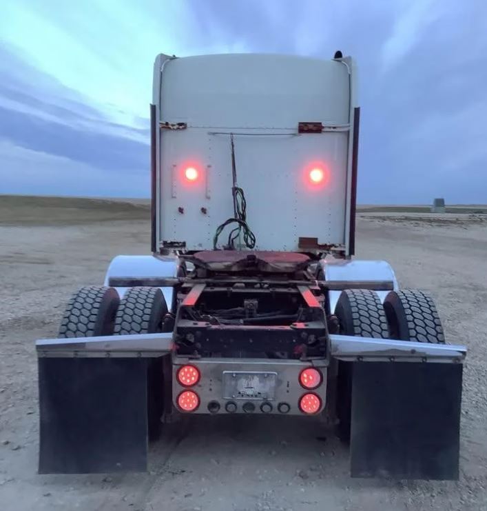 Used 2005 Kenworth W900L Sleeper Semi Truck