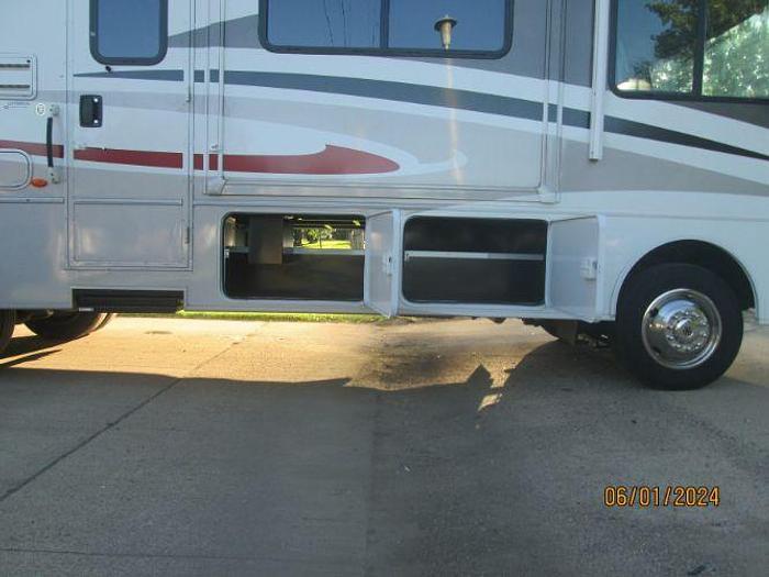 Used 2013 Winnebago Vista 30T