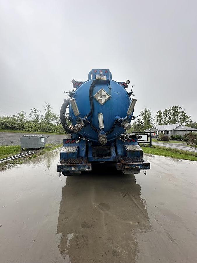 Used 2013 Freightliner Coronado