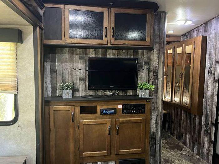 Used 2014 Keystone Carbon 31 Toyhauler