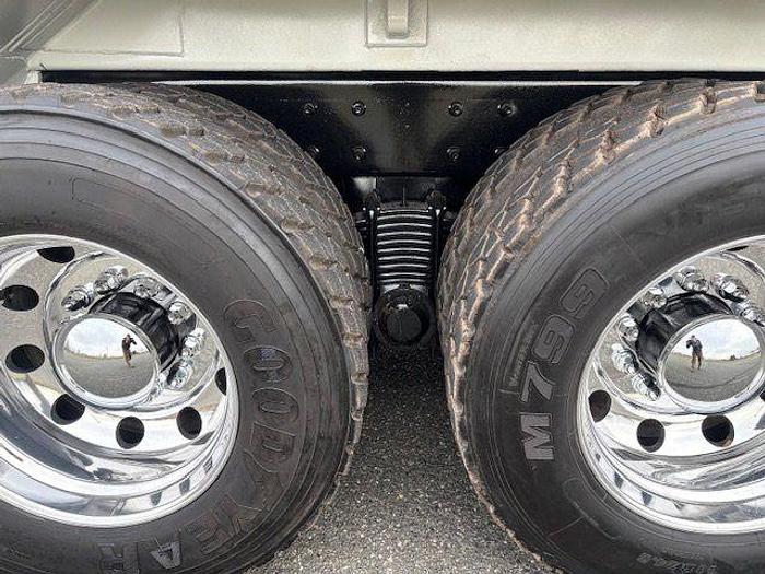 Used 2010 Mack GU813 Leach 29YD