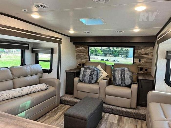 Used 2022 CrossRoads Cruiser CR3841FL