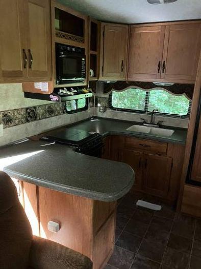 Used 2011 Keystone Montana Mountaineer 295RKD