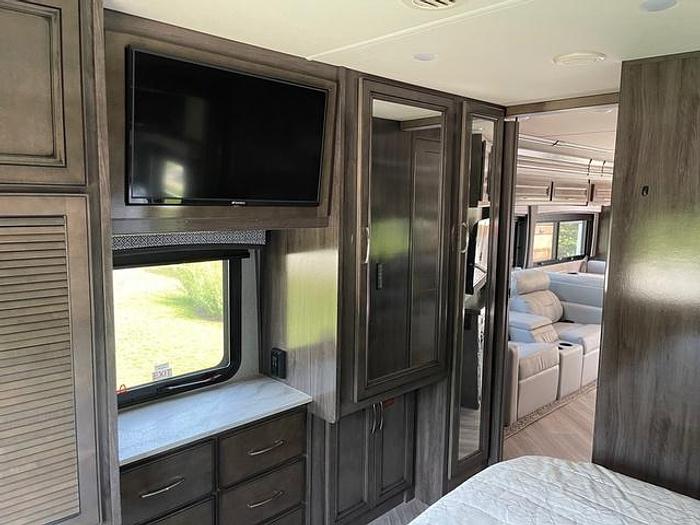 Used 2022 Holiday Rambler Vacationer 33C