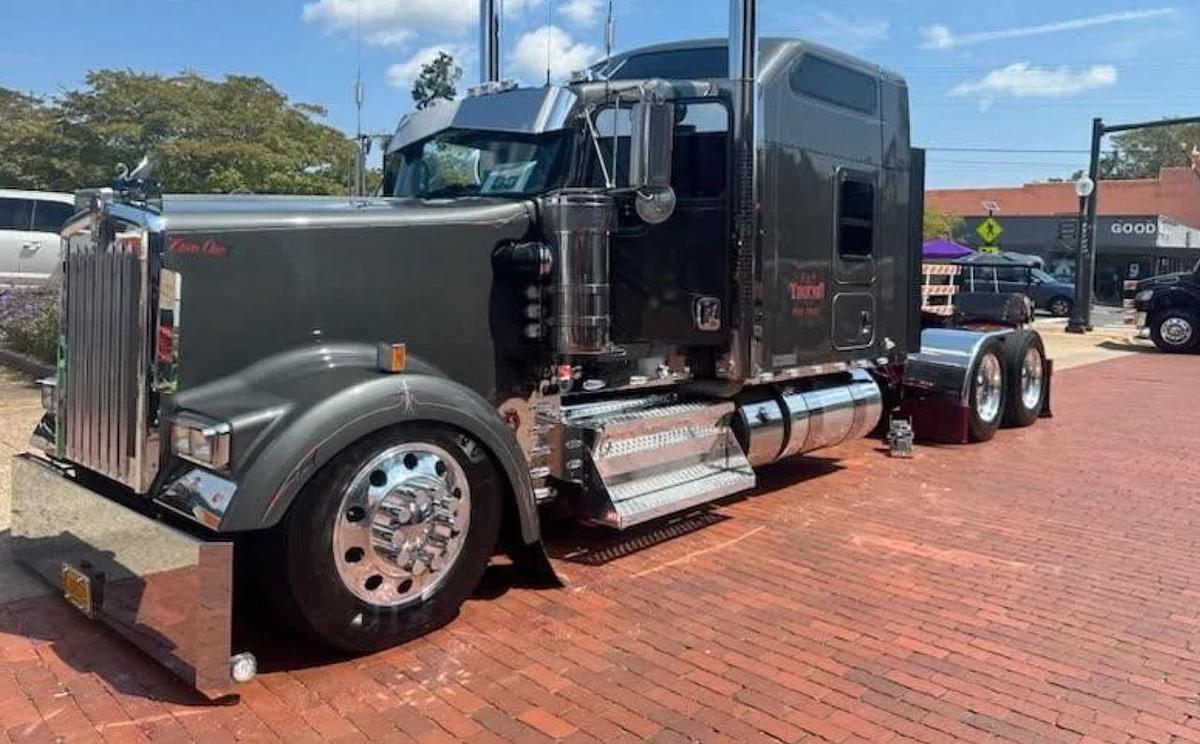 Used 2020 Kenworth W900l