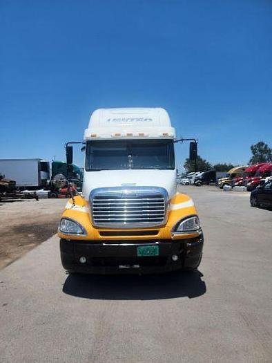 Used 2004 Freightliner COLUMBIA 120