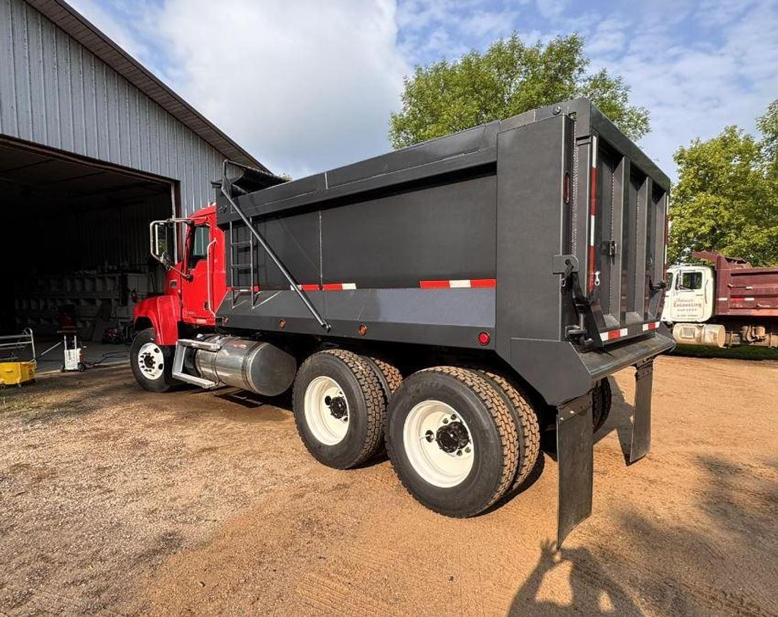 Used 2012 MACK PINNACLE CHU613