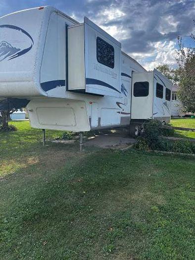Used 2005 Keystone Montana Mountaineer