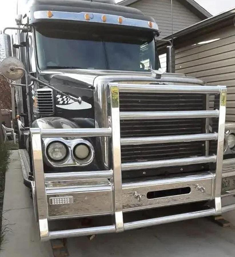Used 2005 Freightliner Coronado 132 Sleeper Semi Truck