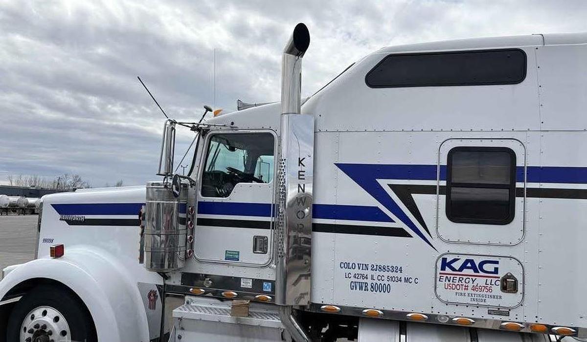 Used 2002 Kenworth W900 Sleeper Truck