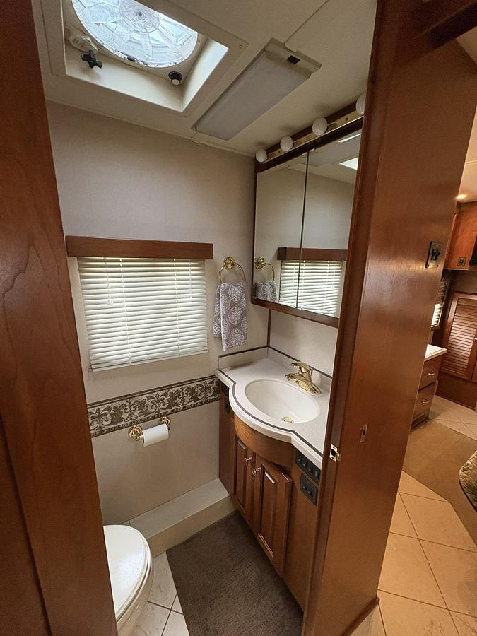 Used 2003 Monaco Dynasty 38 Earl