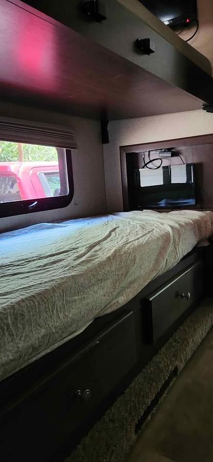 Used 2017 Thor Windsport 34J