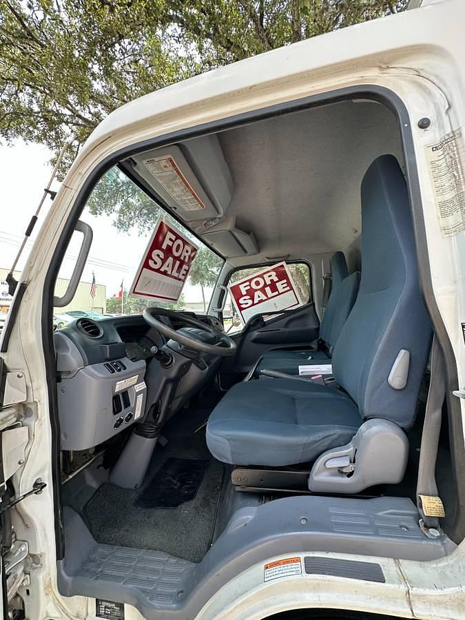 Used 2014 Mitsubishi Fuso Box Truck