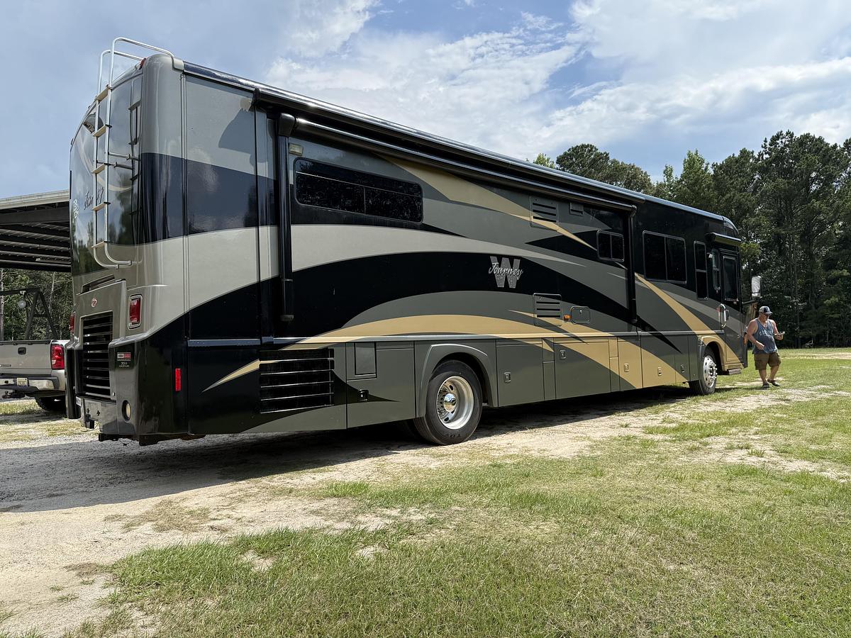 Used 2009 Winnebago Journey 39Z