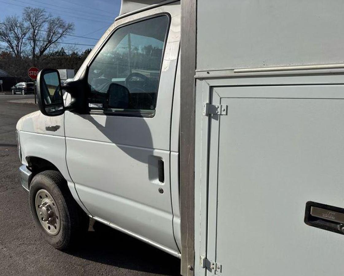 Used 2012 Ford E350 Super Duty Box Truck