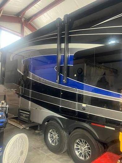 Used 2021 Jayco SEISMIC 4125 TOY HAULER 45 Foot