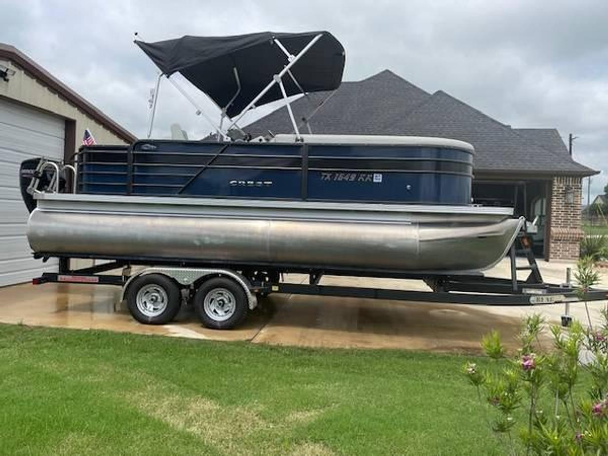 Used 2021 Crest Classic Fish Pontoon